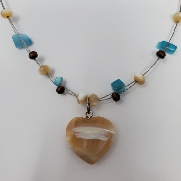 Heart Shell Necklace - Picture 7 of 8